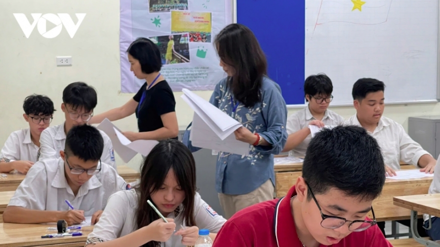 Phụ huynh, học sinh được gì từ quy định bỏ khu vực tuyển sinh lớp 10 của Hà Nội?