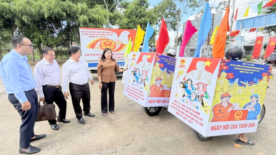 Cần Thơ cờ hoa rực rỡ sẵn sàng cho ngày hội non sông 15/3