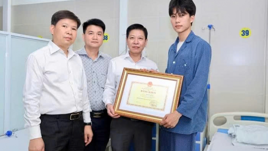 Sinh viên Bách khoa dũng cảm cứu người nhận Bằng khen của Bộ GD&ĐT