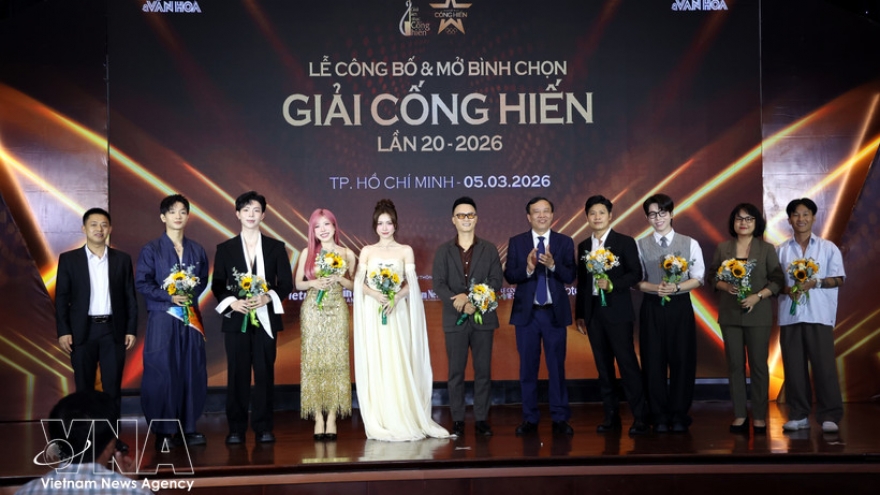 Soobin, Hoa Minzy become first ambassador duo of 20th Devotion Awards