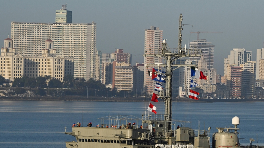 Tàu hải quân Mexico chở hơn 1.100 tấn hàng viện trợ cập cảng Cuba