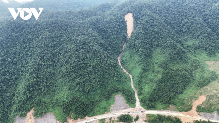 Tiếp tục cấm xe khách từ 9 chỗ ngồi trở lên đi trên cao tốc La Sơn - Hòa Liên