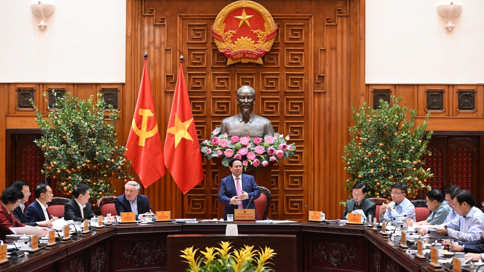 Thủ tướng: Nghiêm cấm găm hàng, trục lợi, gây rối loạn thị trường xăng dầu