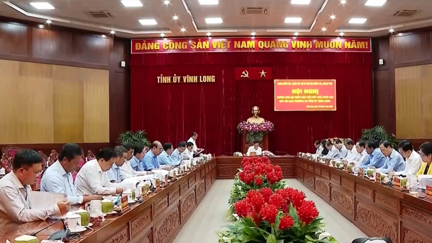 Bộ Chính trị thông qua dự thảo báo cáo giám sát Tỉnh ủy Vĩnh Long