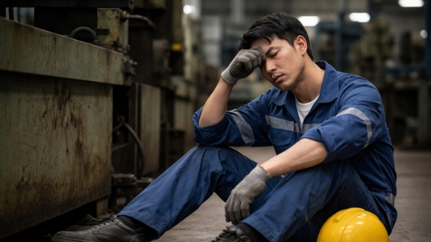 Kiệt sức vì tăng ca và ý nghĩ muốn "ngủ mãi cho xong" của người trẻ trầm cảm