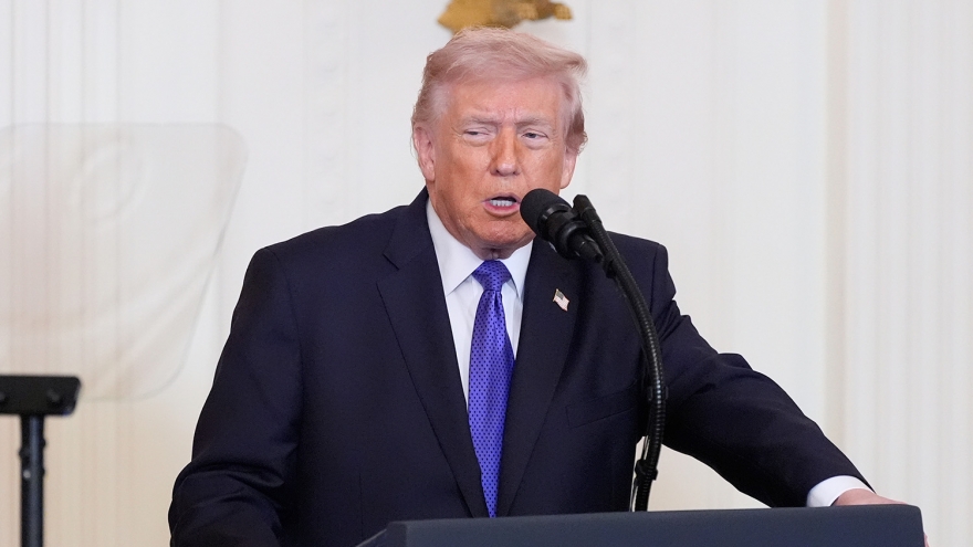Ông Trump: Dỡ phong tỏa Hormuz sẽ làm mất cơ hội thỏa thuận với Iran