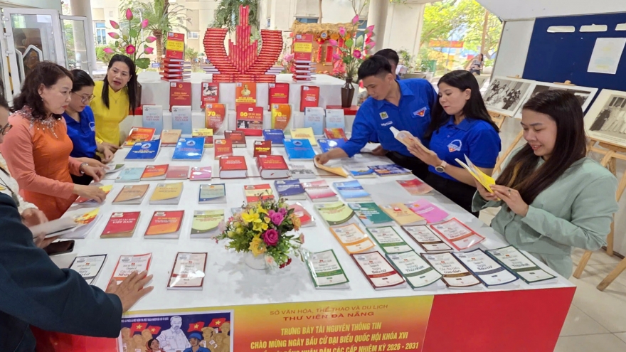 Đà Nẵng trưng bày tài liệu về thành tựu của Quốc hội Việt Nam, chào mừng bầu cử