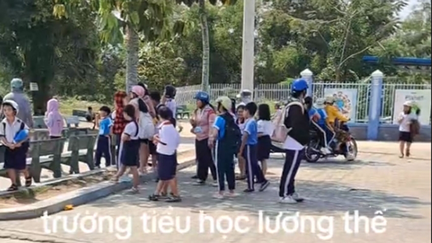 Sự thật vụ video "học sinh không ăn bán trú bị đuổi ra đứng nắng" ở TP.HCM