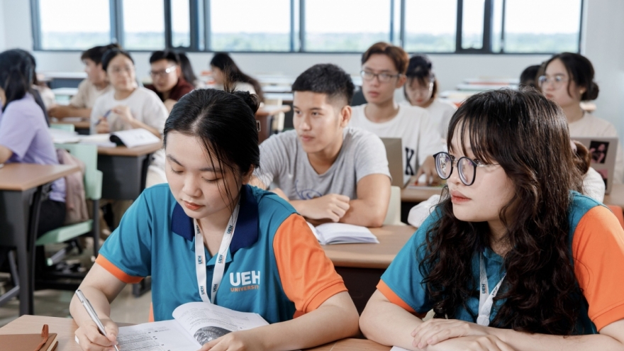 Lần đầu có quy định về nhà giáo hợp đồng toàn thời gian sau khi nghỉ hưu