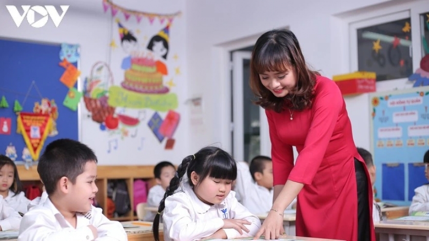 Gần 10.000 giáo viên Hà Nội kiến nghị về việc không được hưởng thu nhập tăng thêm