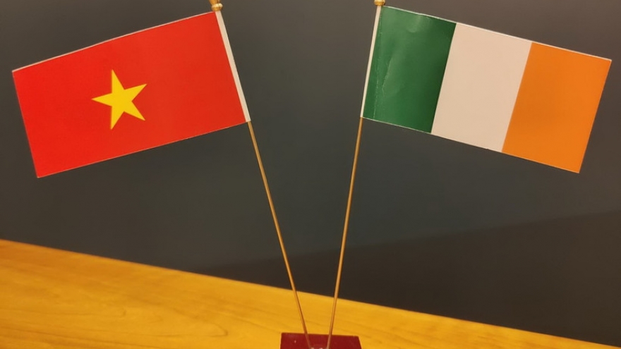 Điện mừng Quốc khánh Ireland