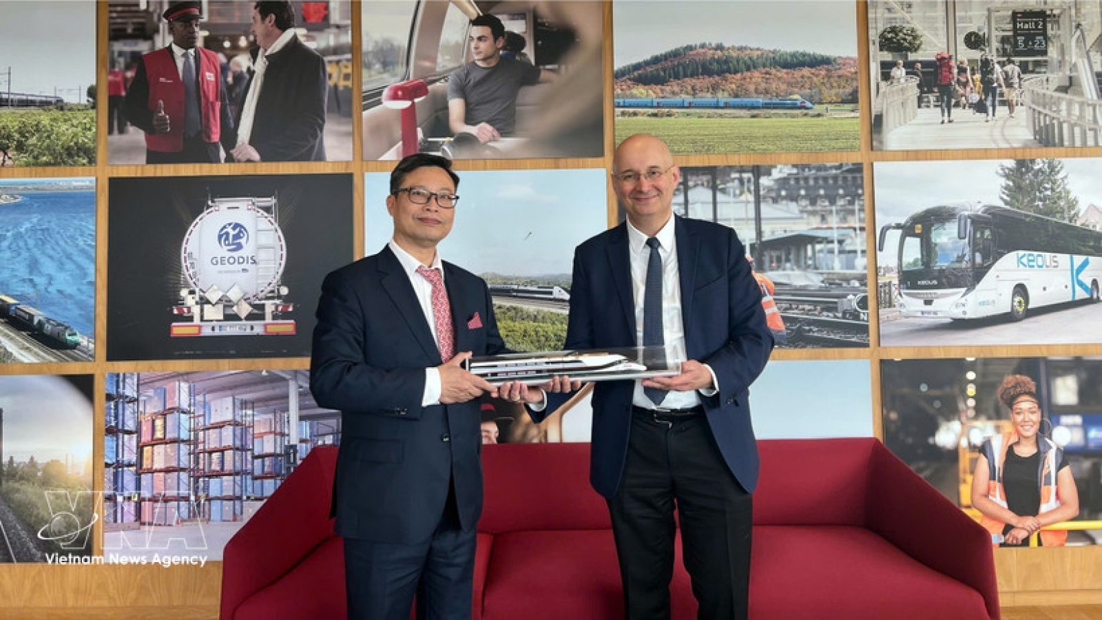 Vietnam, France seek railway cooperation