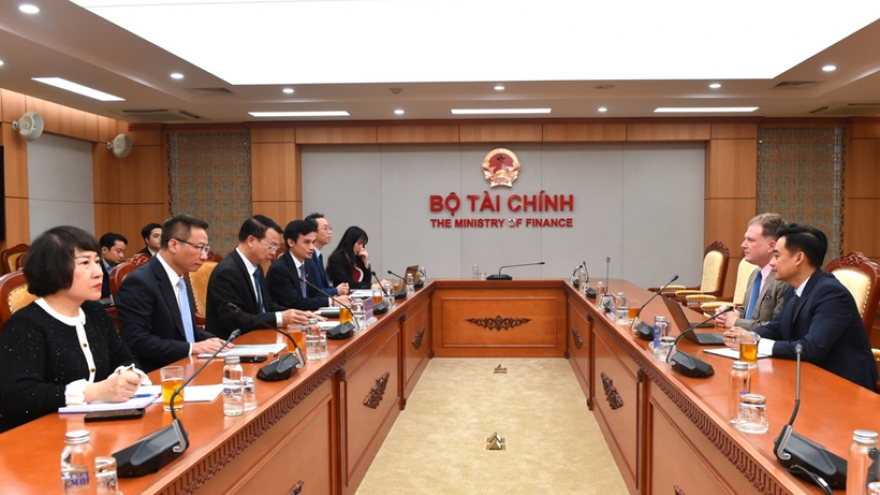 Vietnam steps up cooperation with US businesses to attract international capital