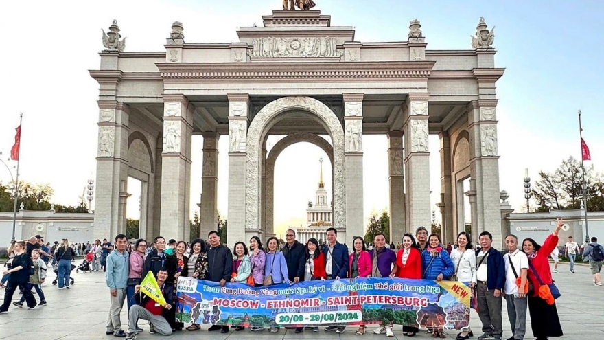 Russia considers visa waiver for Vietnamese group tourists