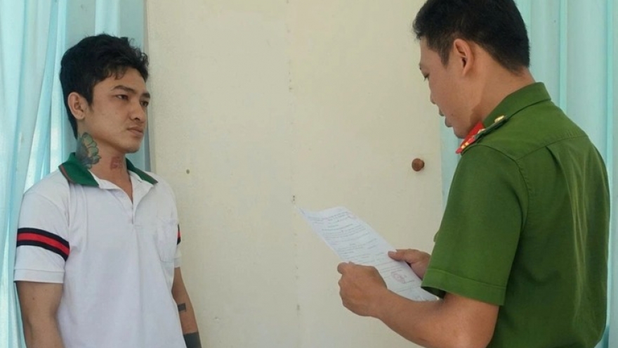 Bắt thanh niên dùng dao đâm bạn gái trọng thương, đâm người can ngăn tử vong