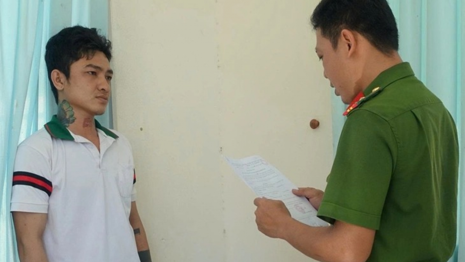 Bắt thanh niên dùng dao đâm bạn gái trọng thương, đâm người can ngăn tử vong