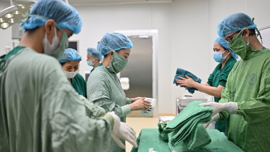 Tiếng khóc của bé 1,1kg và khoảnh khắc nín thở giữa hai sinh mạng của nữ bác sĩ