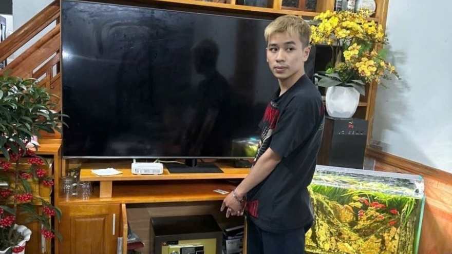 Nam sinh viên trộm 3 cây vàng SJC của người họ hàng, mua iPhone tặng bạn gái