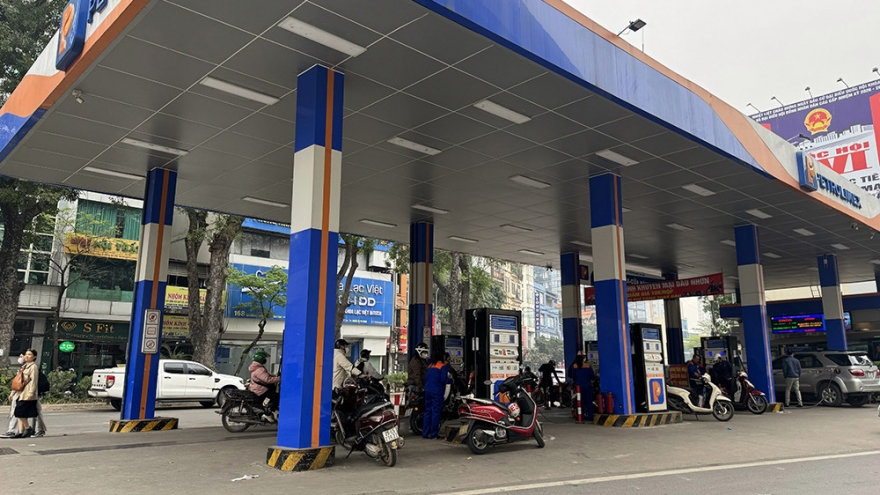 Điều chỉnh giá xăng dầu vào ban đêm: Bộ Công Thương giải thích lý do