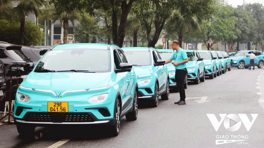Hà Nội chuyển đổi taxi điện: Thuận chủ trương nhưng còn nhiều nỗi lo