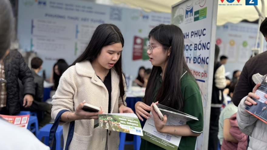 Xét tuyển học bạ bị "siết", giới hạn chứng chỉ ngoại ngữ: Thí sinh cần lưu ý gì?