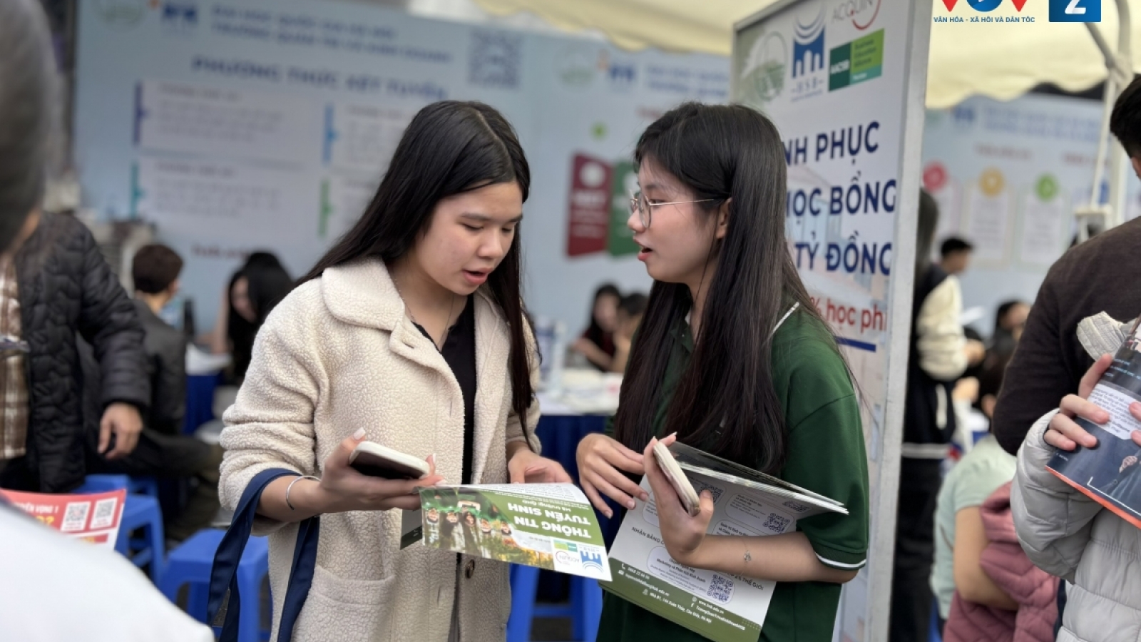 Xét tuyển học bạ bị "siết", giới hạn chứng chỉ ngoại ngữ: Thí sinh cần lưu ý gì?