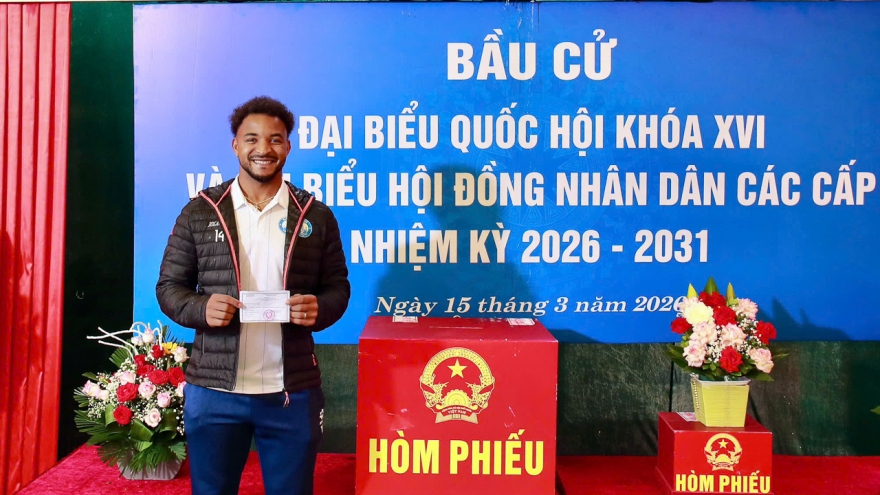 Xuân Son tự hào với lần đầu tiên đi bầu cử ở Việt Nam