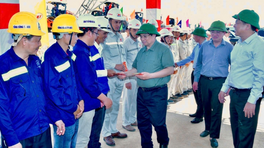 Thủ tướng Phạm Minh Chính kiểm tra các dự án giao thông trọng điểm tại miền Trung