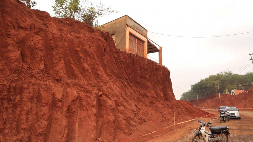 Hỗ trợ mỗi hộ 6 triệu đồng/tháng vụ đẩy nhà dân ở Đồng Nai sát miệng "vực sâu"