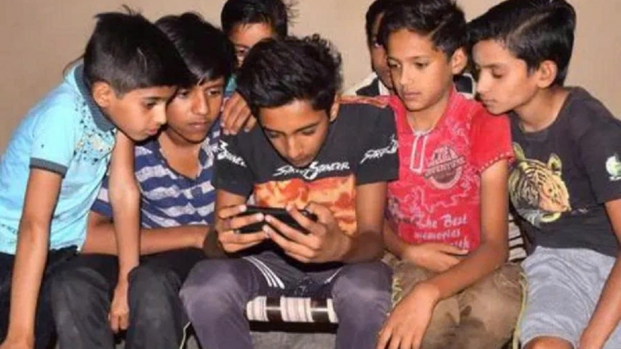 Bang đầu tiên tại Ấn Độ cấm người dưới 16 tuổi dùng mạng xã hội