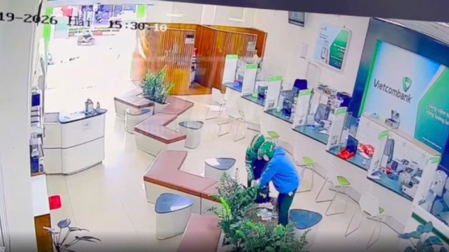 Cần tìm người mua, bán vàng liên quan đến 2 đối tượng cướp ngân hàng ở Gia Lai