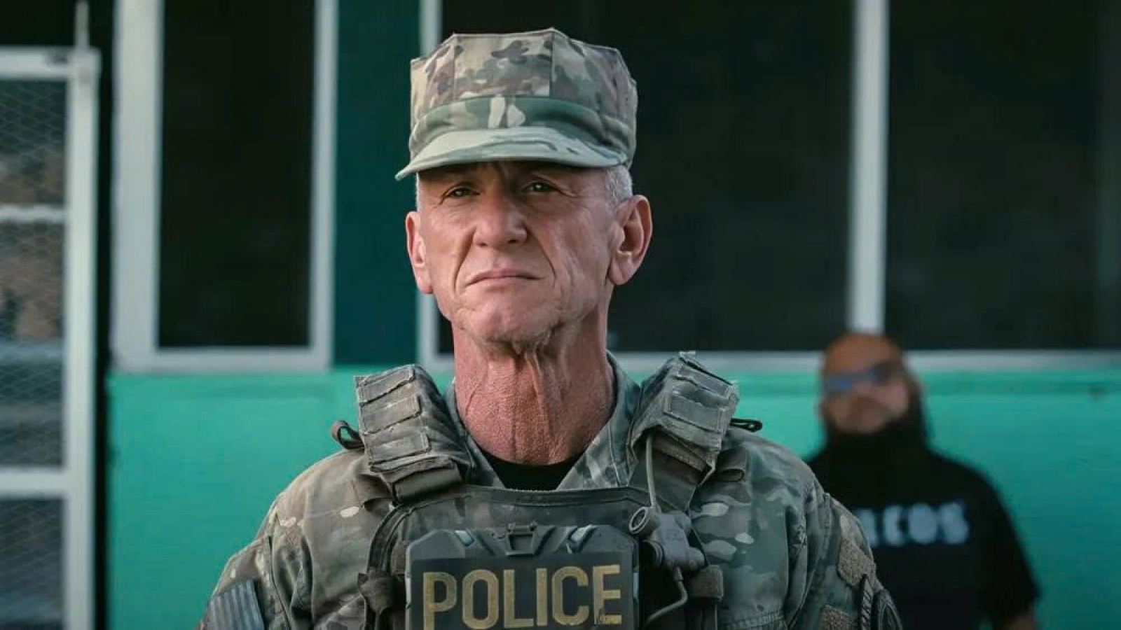 Lý do Sean Penn vắng mặt ở Oscar dù giành giải Nam diễn viên phụ xuất sắc nhất