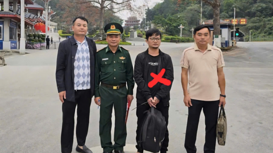 Cảnh sát Việt Nam bắt 2 đối tượng truy nã theo đề nghị của Hoa Kỳ và Trung Quốc