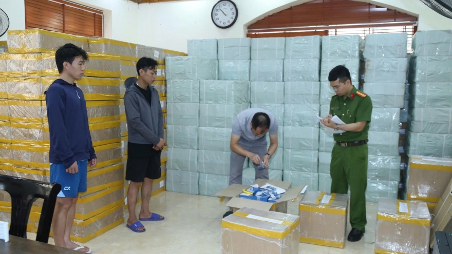 Bắc Ninh khởi tố 2 người tàng trữ hơn 170.000 bao thuốc lá nhập lậu