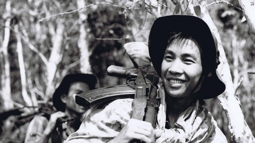 Chào anh giải phóng quân, chào mùa xuân đại thắng