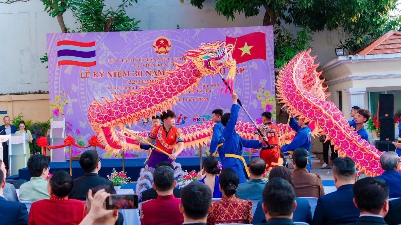 Giao lưu văn hóa tại Lào - Thái Lan: Kiều bào rưng rưng nhớ quê hương