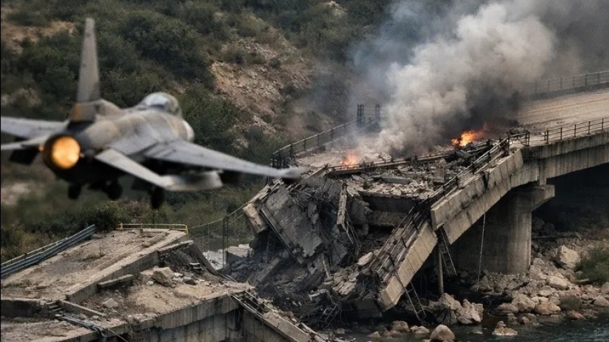 Israel tiếp tục phá hủy các cây cầu bắc qua sông Litani ở Lebanon