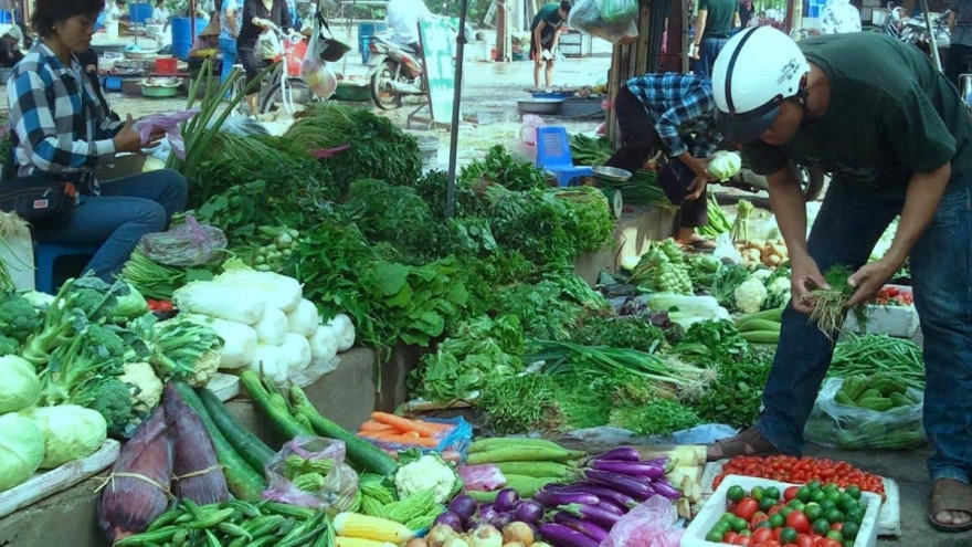 Giá thực phẩm biến động, người tiêu dùng tính toán chi tiêu