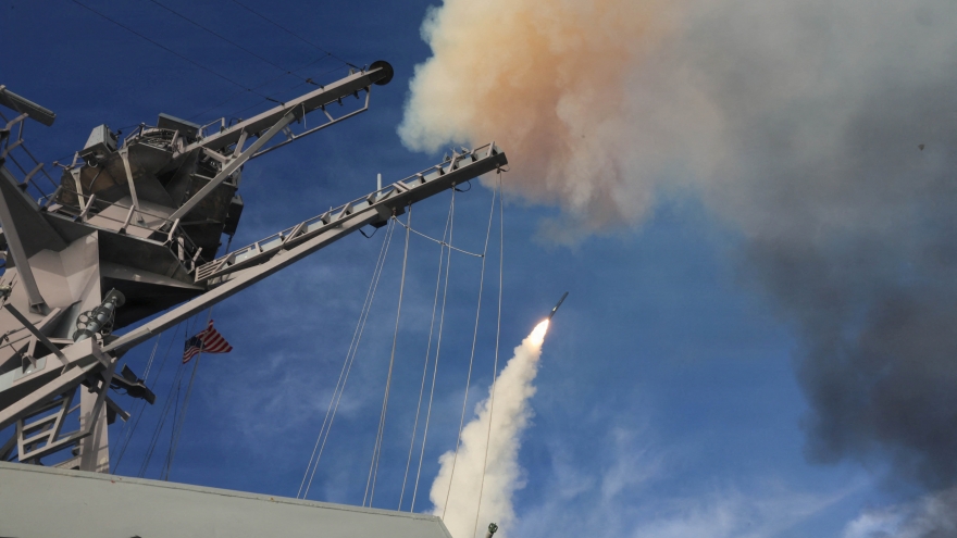 Mỹ tiêu tốn kho vũ khí đắt đỏ trong cuộc chiến Iran như thế nào?