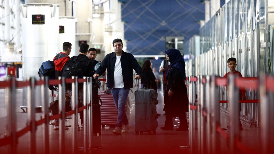 Iran khôi phục hoạt động bay thương mại tại sân bay lớn nhất đất nước