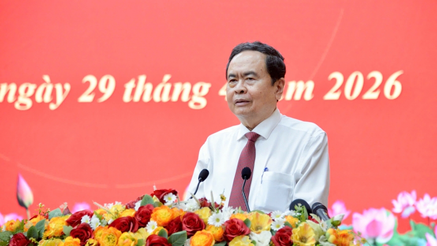 Chủ tịch Quốc hội thăm, tặng quà gia đình chính sách, công nhân tại tỉnh An Giang