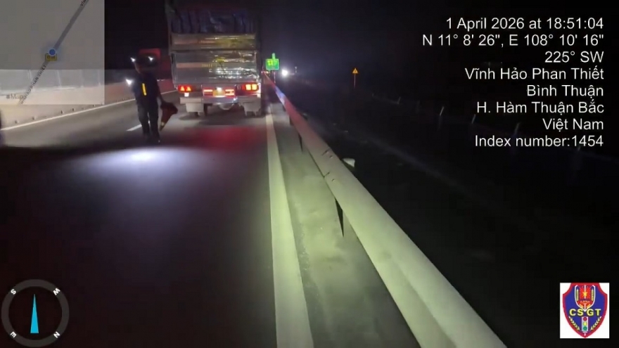 Tài xế dừng, đỗ xe trên cao tốc không đặt cảnh báo bị xử phạt 13 triệu đồng