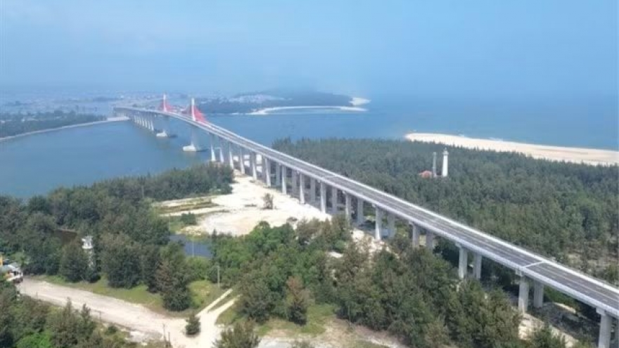 Tourism hub to open first sea-crossing bridge