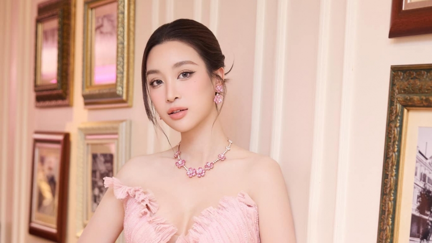 Sao Việt 4/4: Hoa hậu Đỗ Mỹ Linh được anh chồng tặng túi trăm triệu