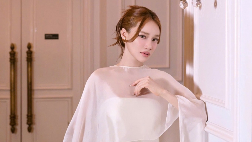 Nhã Phương thon gọn, nhan sắc thăng hạng sau khi sinh con thứ ba