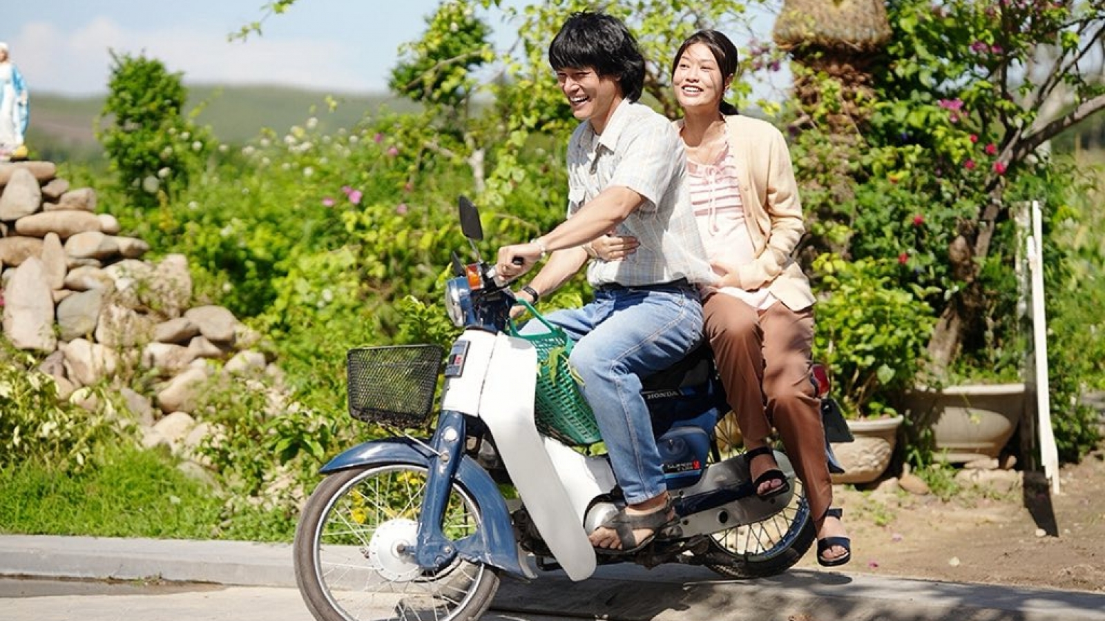 Chuyện tình chạm cảm xúc trên màn ảnh của Hoa hậu Thiên Ân và Khương Lê
