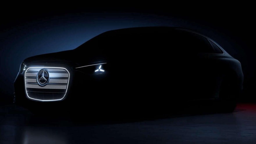 Mercedes-Benz C-Class EV 2026 lộ nội thất với màn hình Hyperscreen 39 inch