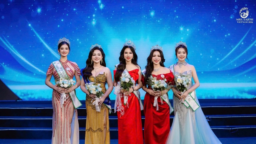 Cô gái mồ côi cha mẹ từ 3 tuổi đăng quang Mrs Earth Vietnam 2026