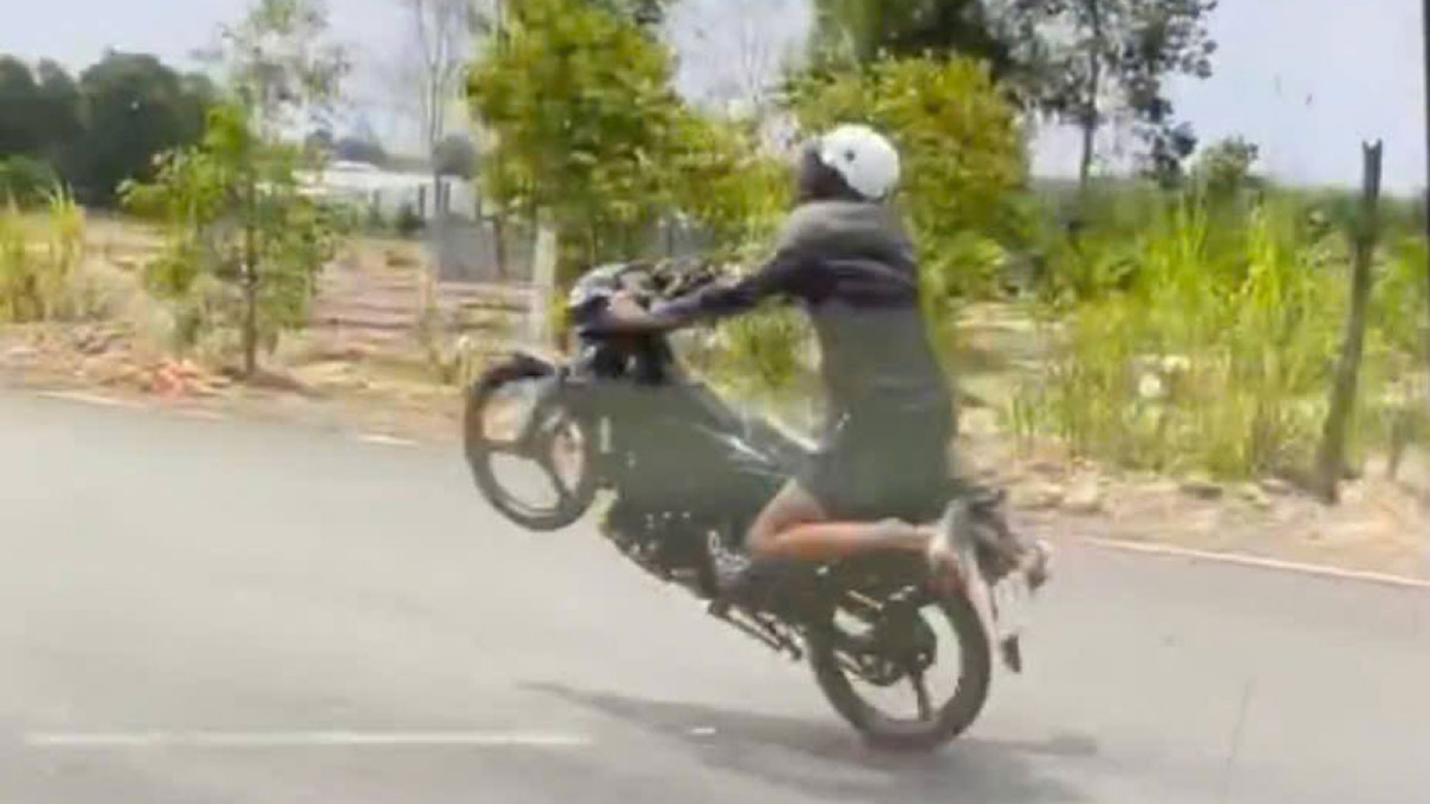 Mật phục, tóm gọn nhóm "quái xế" chuyên bốc đầu xe gây náo loạn ở Đồng Nai
