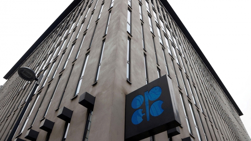 OPEC+ tiếp tục tăng hạn ngạch khai thác dầu